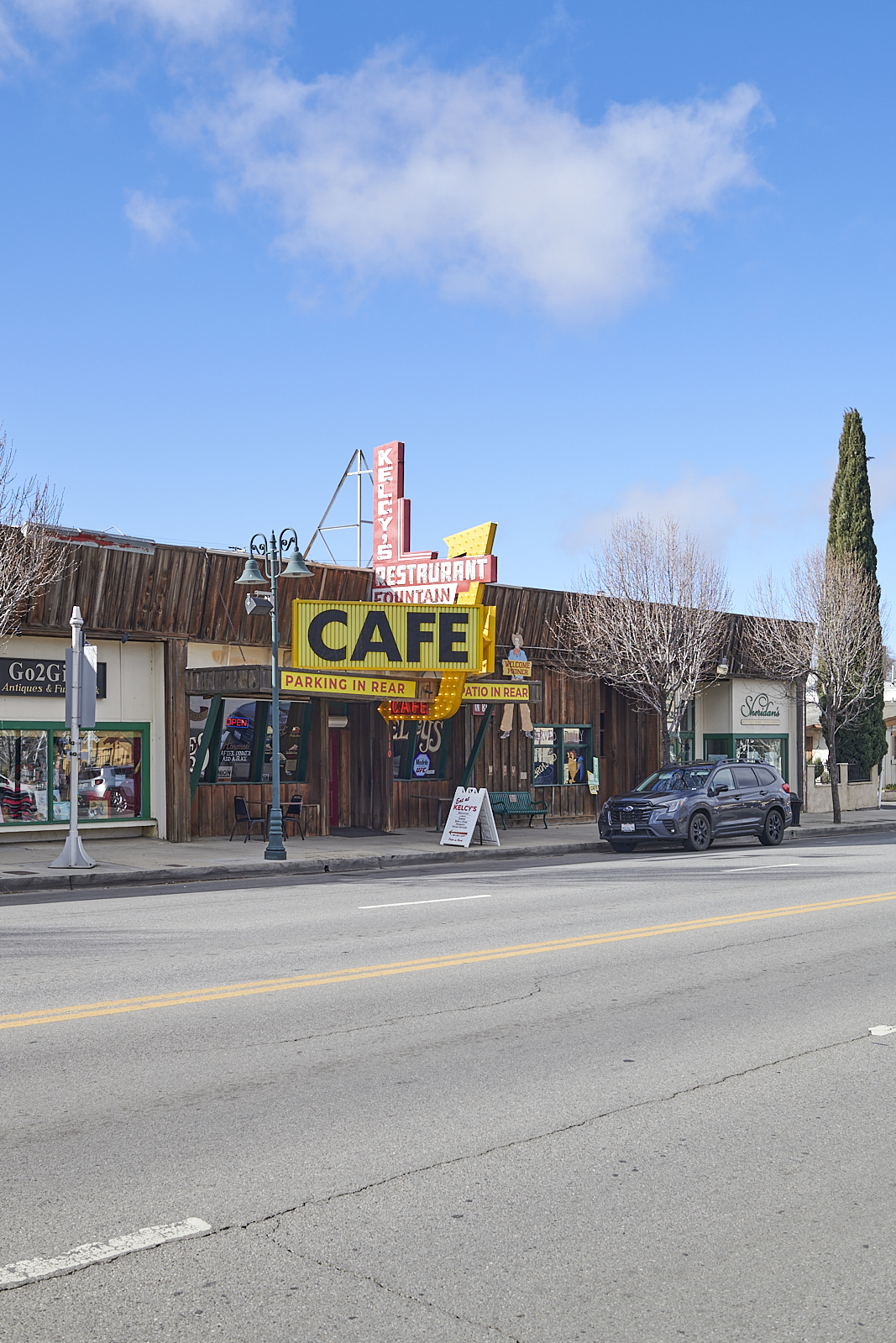 Urban #250207.2. A color photograph of Kelcy’s Restaurant in Tehachapi.